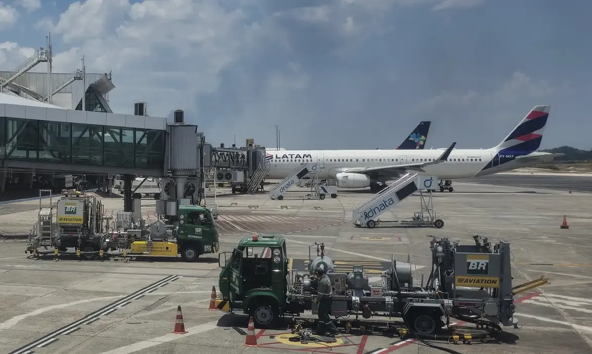 Querosene de aviação sobe 11,76% nas refinarias da Petrobras