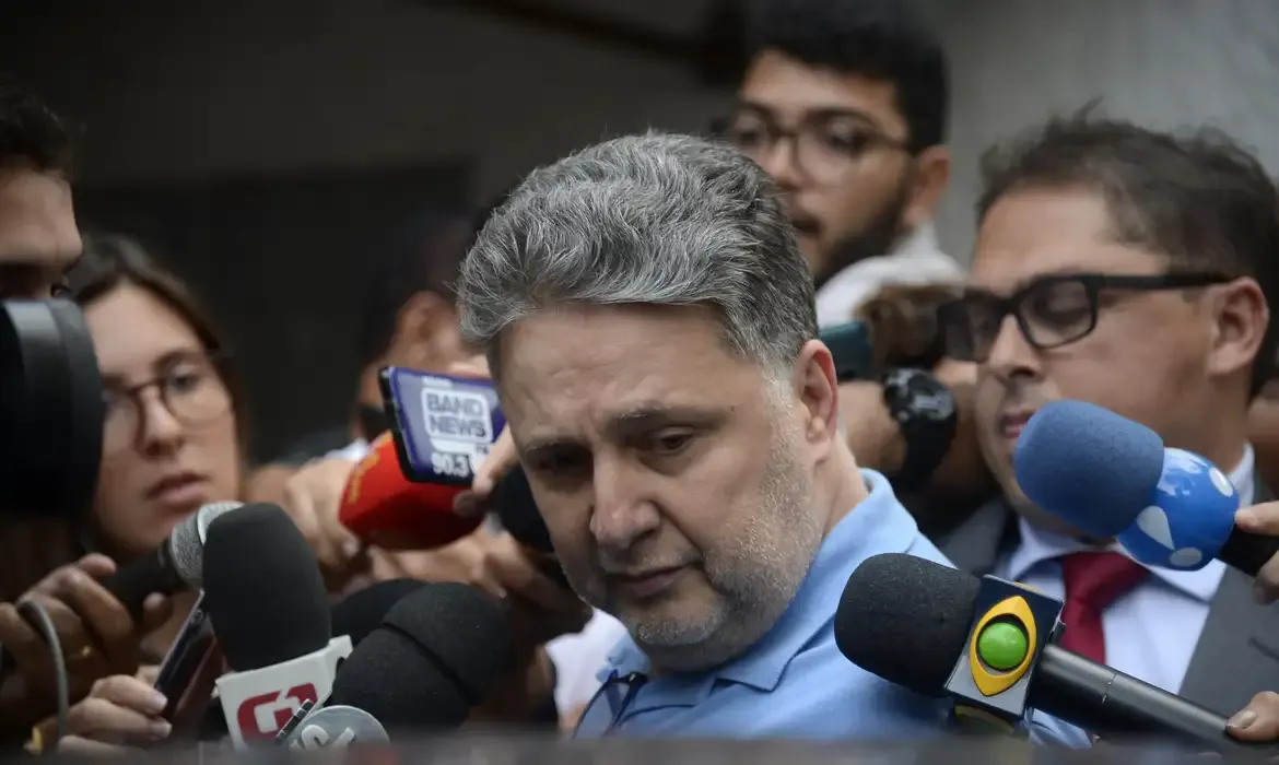 Garotinho desiste de recurso, e TSE analisa eleição no Rio