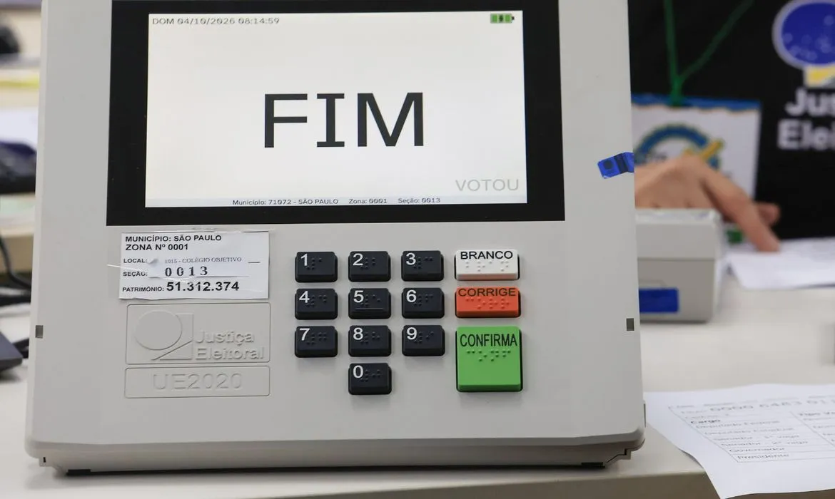 TSE registra 421 urnas substituídas nas primeiras horas