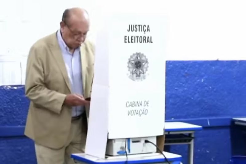 Gilmar Mendes vota em Diamantino, onde nasceu, e mantém vínculo com MT