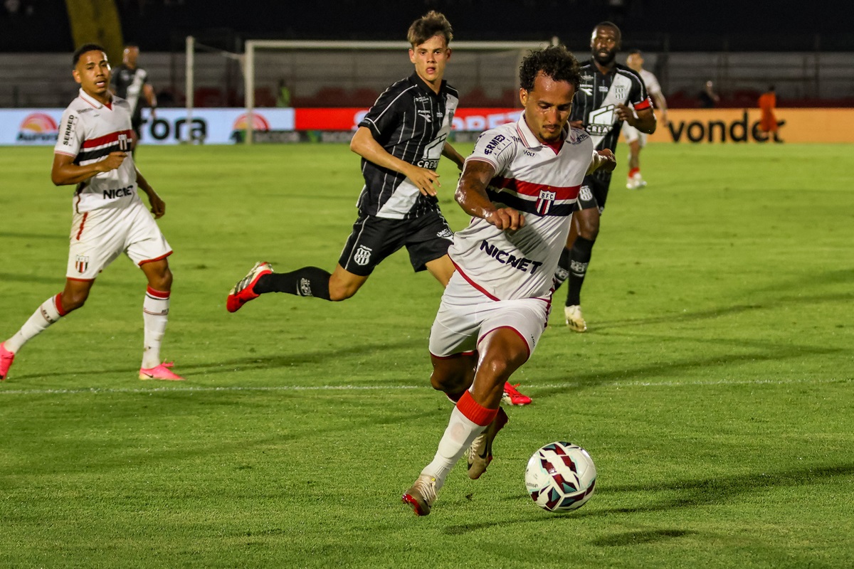 Botafogo-SP x Vila Nova: onde assistir, horário e escalações