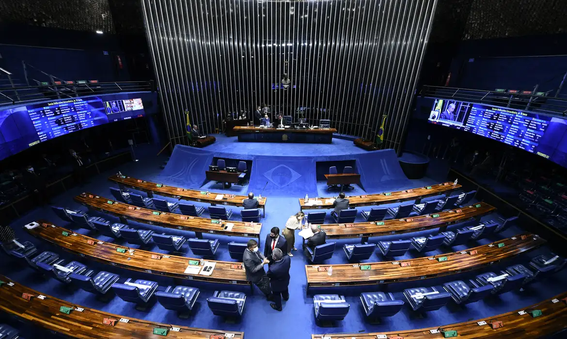 Câmara renova 35,67% e Senado 49% para 2027