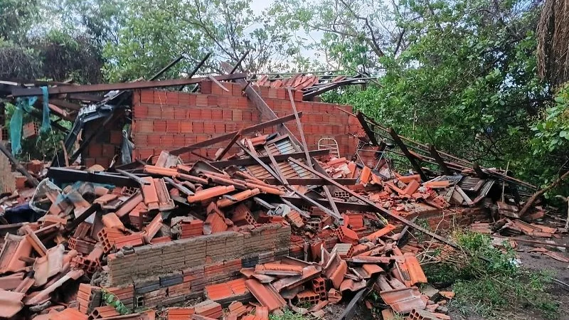 Idoso morre após casa desabar durante forte temporal em comunidade rural de Poconé