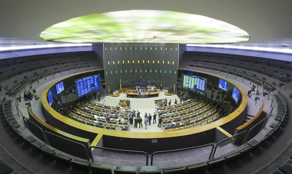 PL lidera eleição de governadores no primeiro turno