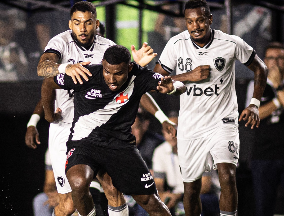 Botafogo x Vasco: onde assistir, horário e escalações no Brasileirão. Imagem: Matheus Lima/CR Vasco